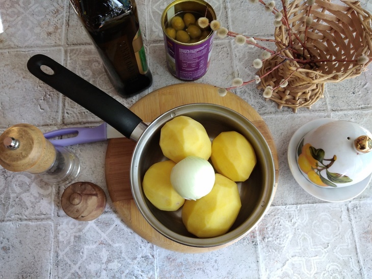 Картофельное пюре с оливками: шаг 1