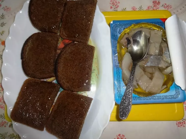 Бутерброды с сельдью и овощами: шаг 4