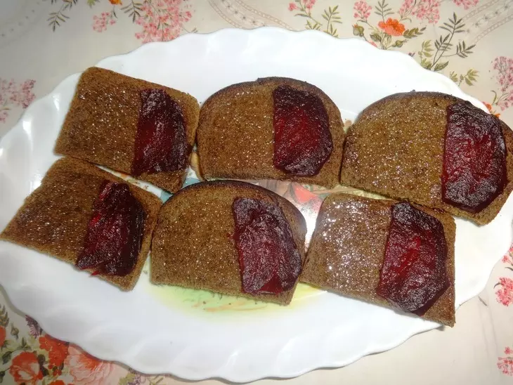 Бутерброды с сельдью и овощами: шаг 5