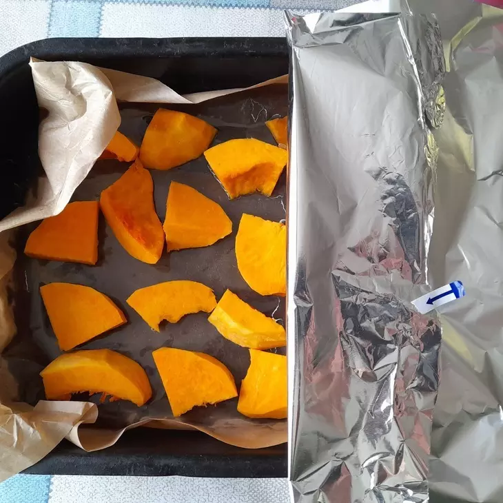 Салат с морской капустой, запечённой тыквой и горошком: шаг 2
