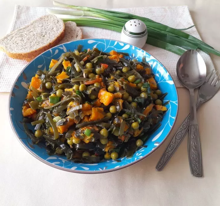 Салат с морской капустой, запечённой тыквой и горошком: шаг 9