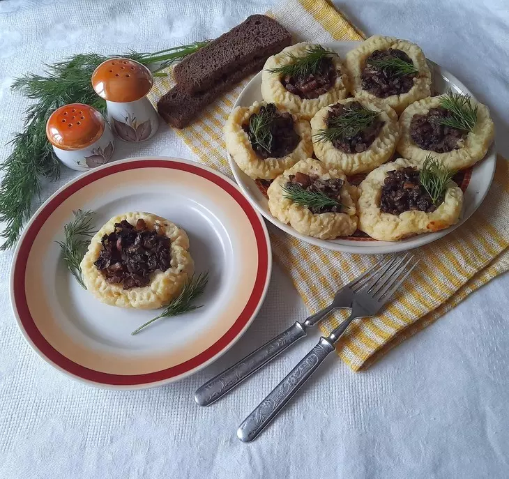 Картофельные ватрушки с грибами: шаг 12