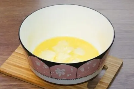 Куличи с изюмом и вишней: шаг 2