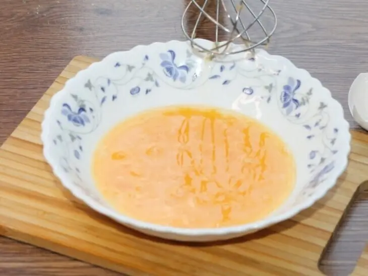 Куличи с изюмом и вишней: шаг 3