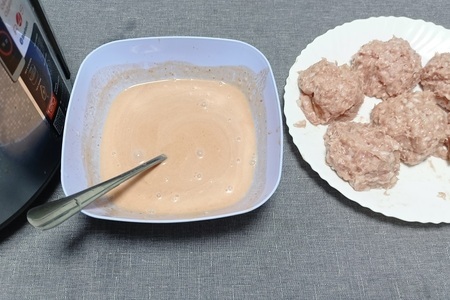 Тефтели в томатно-сметанном соусе — рецепт ужина в мультиварке: шаг 2