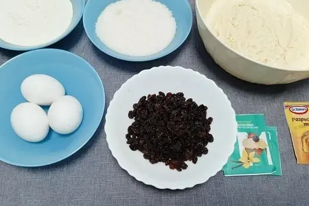 Манник на ряженке с изюмом: шаг 3