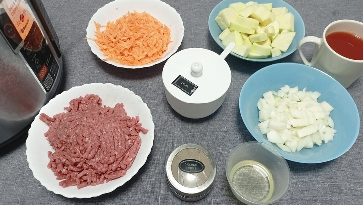 Тушёные кабачки с фаршем — рецепт ужина в мультиварке: шаг 2