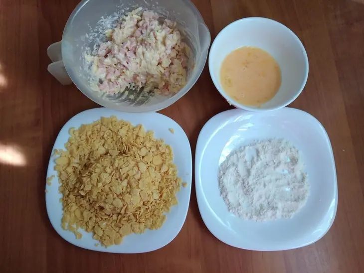 Котлеты из докторской колбасы: шаг 5