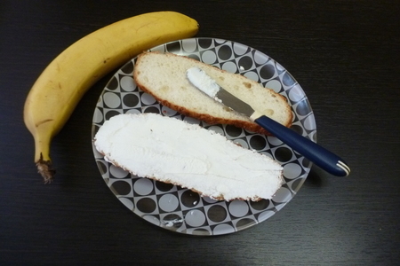 Бутерброды с бананом: шаг 1