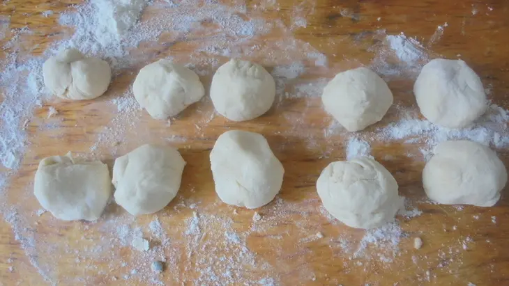 Ватрушки с черникой и кокосовой стружкой: шаг 5