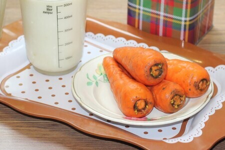 Морковные оладьи на кефире: шаг 1