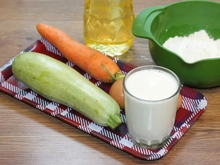 Овощные блинчики с кабачком и морковью: шаг 1