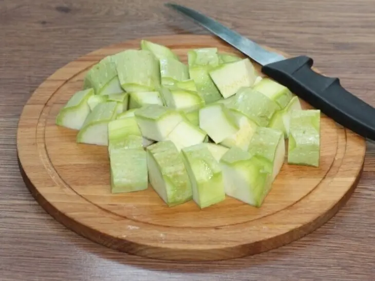 Овощные блинчики с кабачком и морковью: шаг 2