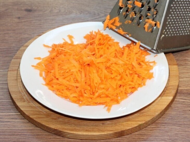 Овощные блинчики с кабачком и морковью: шаг 3