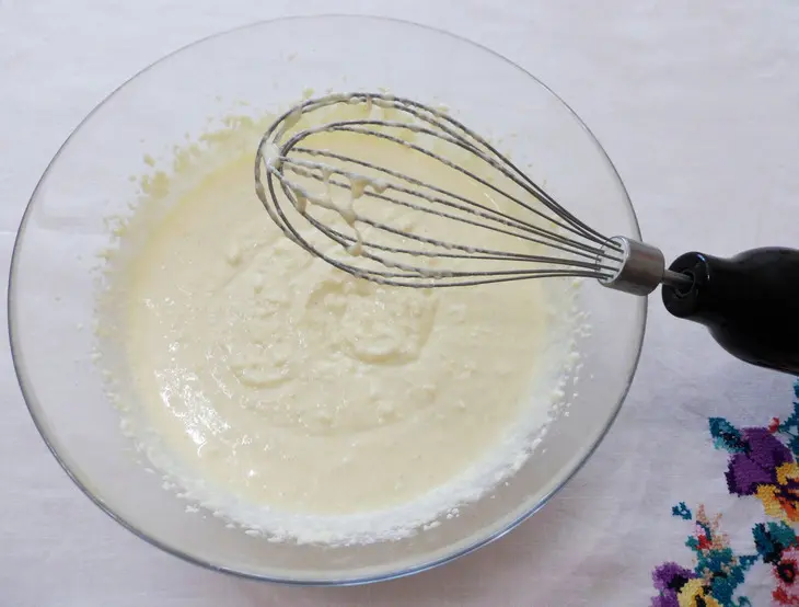 Творожная запеканка с консервированными ананасами: шаг 2