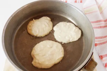 Оладьи на сметане с яблоками: шаг 4