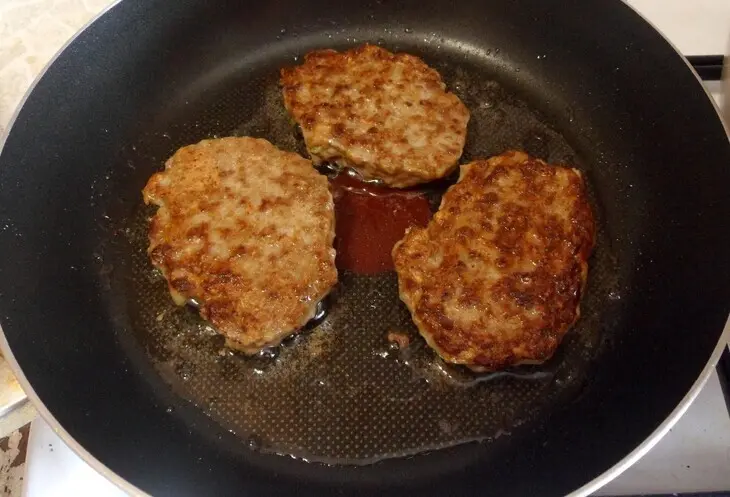 Печеночные оладушки с рисом и огуречным соусом: шаг 4