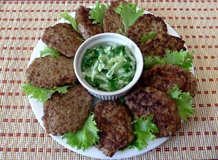 Печеночные оладушки с рисом и огуречным соусом: шаг 9