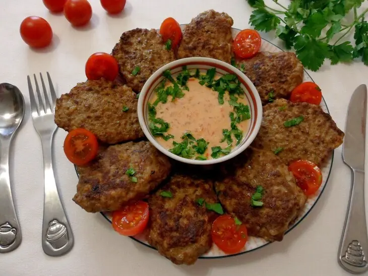 Печеночные оладушки с рисом и огуречным соусом: шаг 10