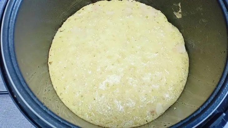 Шарлотка с яблоками и творогом — рецепт выпечки в мультиварке: шаг 5
