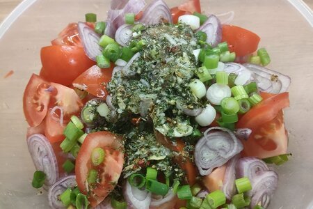 Салат из помидоров к шашлыку “средиземноморский”: шаг 3