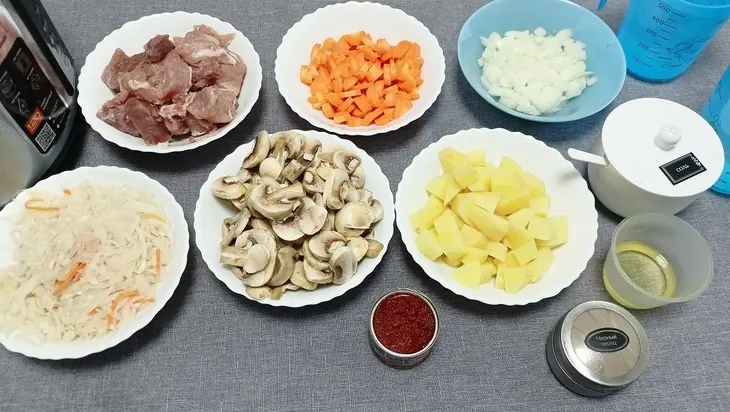 Щи со свининой и грибами — рецепт вкусного первого в мультиварке: шаг 2