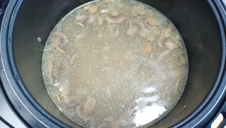 Щи со свининой и грибами — рецепт вкусного первого в мультиварке: шаг 5