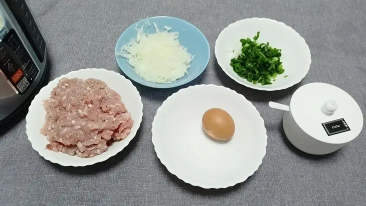Котлеты из курицы на пару — полезный рецепт в мультиварке: шаг 2