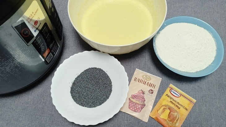 Ананасовый манник на йогурте с маком — рецепт выпечки в мультиварке: шаг 4
