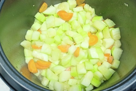Сырный крем-суп с кабачками — рецепт супчика в мультиварке: шаг 3