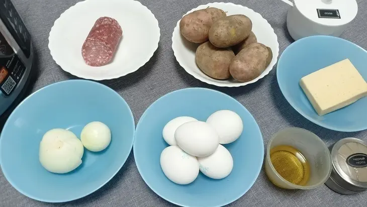 Испанская тортилья с салями и сыром - вкусный рецепт в мультиварке: шаг 1