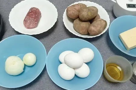 Испанская тортилья с салями и сыром - вкусный рецепт в мультиварке: шаг 1