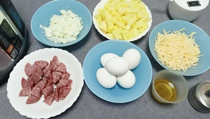 Испанская тортилья с салями и сыром - вкусный рецепт в мультиварке: шаг 2
