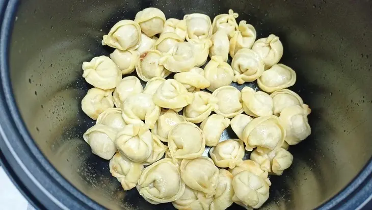 Жареные пельмени со сметаной - вкусный рецепт в мультиварке: шаг 2