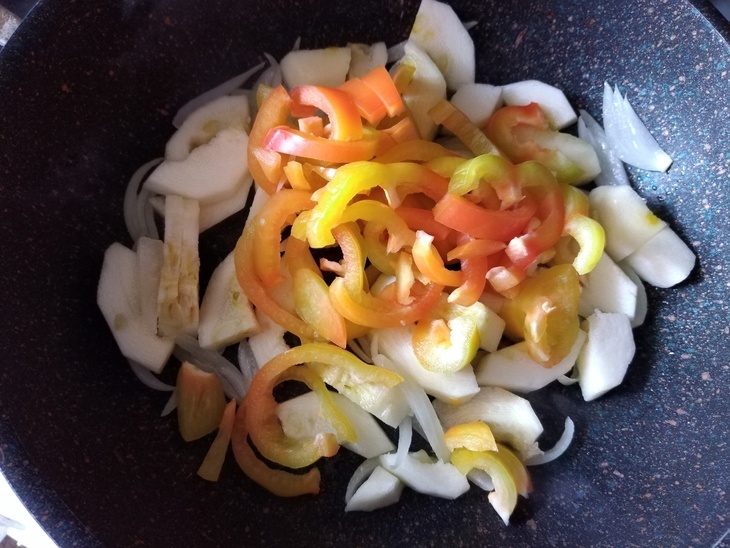 Яичница в кукурузной лепёшке с овощами #махеевъ: шаг 4