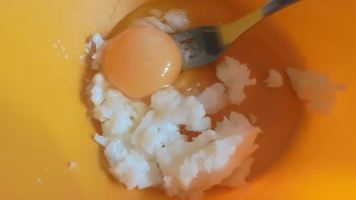 Персики с грецкими орехами и джемом #махеевъ в тесте: шаг 1