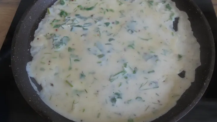 Блинчики с зеленью  и соусом #махеевъ: шаг 8