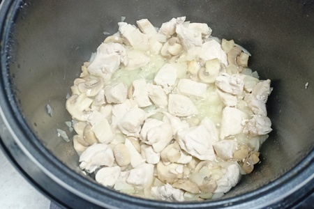 Макаронник с грибами и курицей — вкусный рецепт в мультиварке: шаг 4