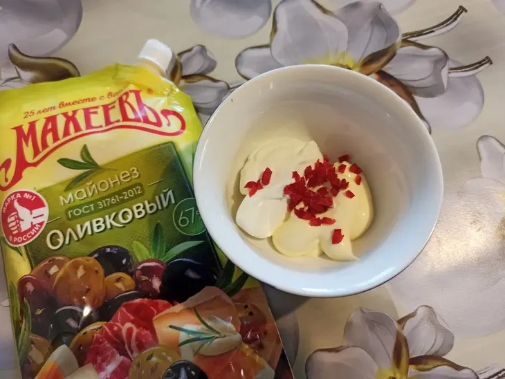 Салат с семгой и икорным соусом #махеевъ: шаг 1