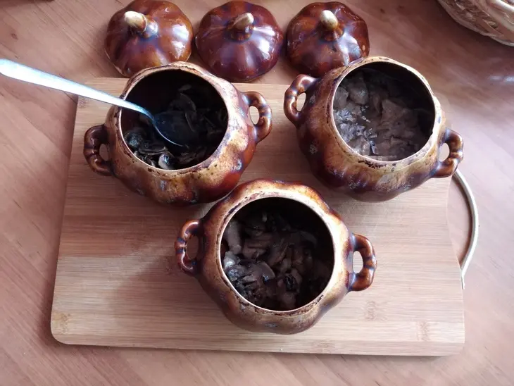 Томлёная индейка в горшках с шампиньонами и овощами #махеевъ: шаг 1