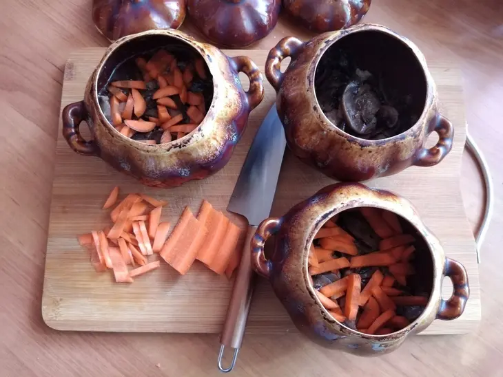 Томлёная индейка в горшках с шампиньонами и овощами #махеевъ: шаг 2