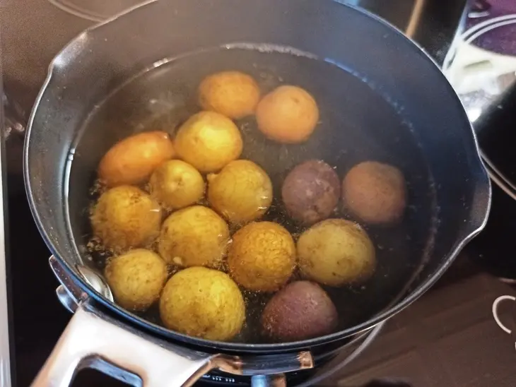 Свиные ребрышки с капустой и молодой картошкой #махеевъ: шаг 1