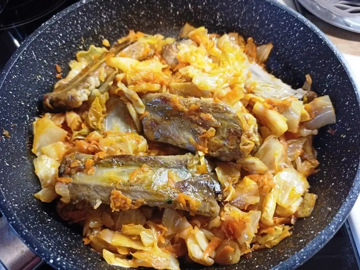 Свиные ребрышки с капустой и молодой картошкой #махеевъ: шаг 4