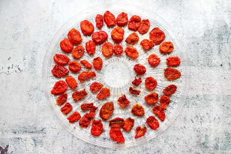 Вяленые томаты в электросушилке: шаг 4
