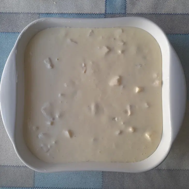 Творожная запеканка с изюмом и яблоками: шаг 8