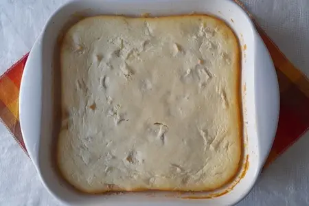 Творожная запеканка с изюмом и яблоками: шаг 9