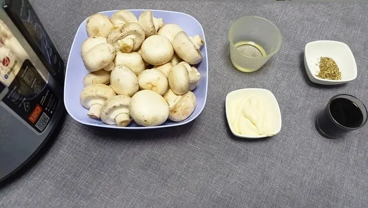 Шампиньоны в соевом соусе — вкусный рецепт в мультиварке: шаг 1
