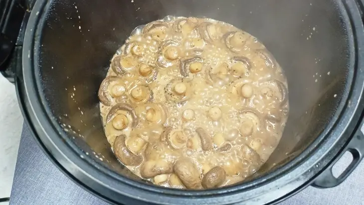 Шампиньоны в соевом соусе — вкусный рецепт в мультиварке: шаг 3