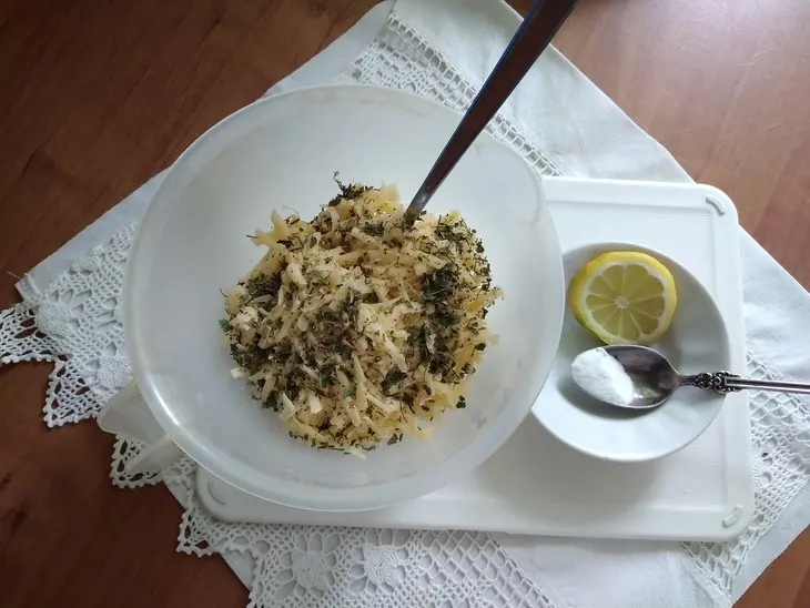 Творожные лепёшки на сковороде: шаг 3