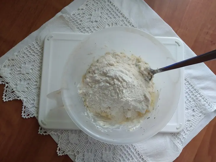 Творожные лепёшки на сковороде: шаг 4